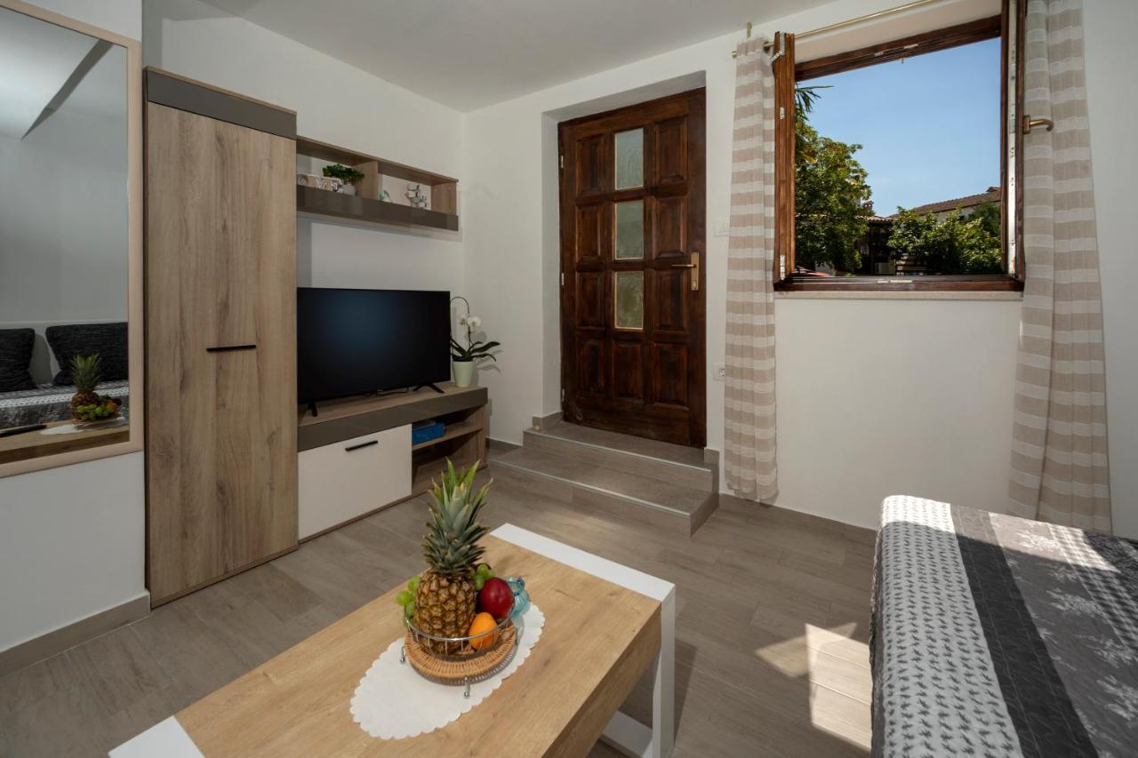 Rafael Apartment *