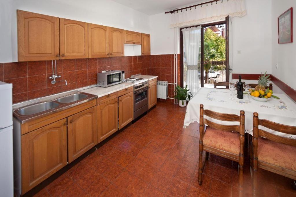 Rafael Apartment