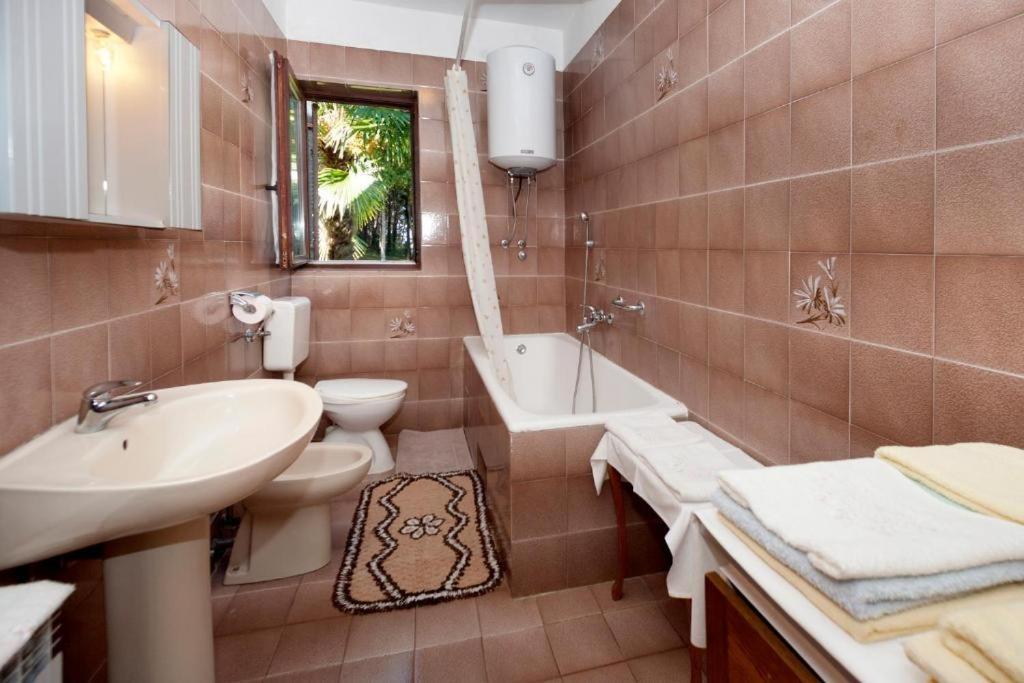 Rafael Apartment *